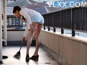 Người dì dâm đãng "chăm sóc" cháu lúc chú vắng nhà