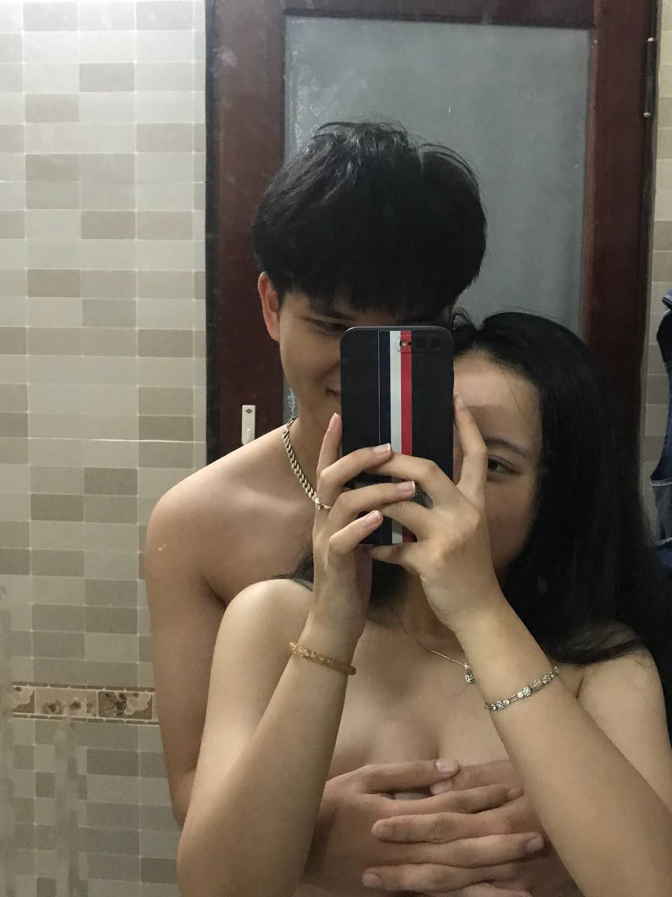 Em nhân viên xoa bóp gạ khách làm tình